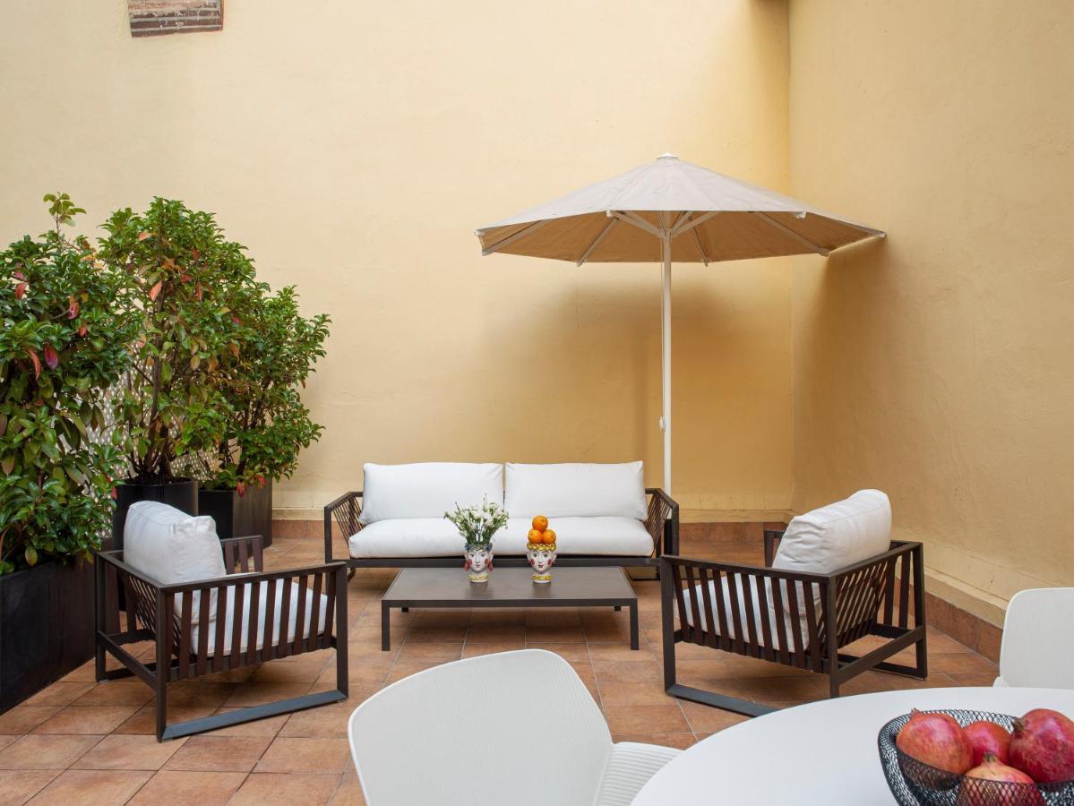 Hotel Colón Gran Meliá - The Leading Hotels of the World Siviglia Esterno foto Patio