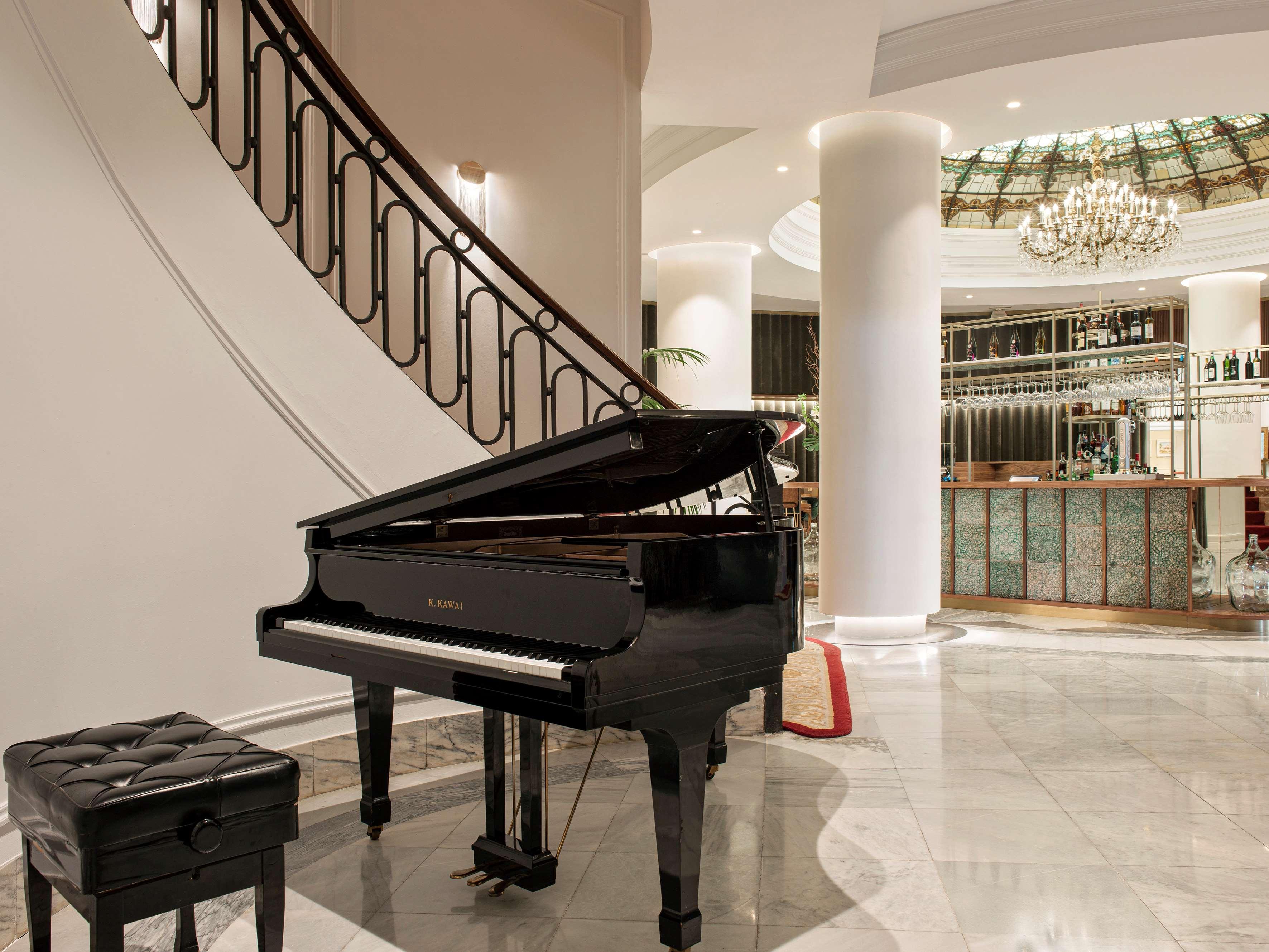 Hotel Colón Gran Meliá - The Leading Hotels of the World Siviglia Esterno foto Piano in the lobby