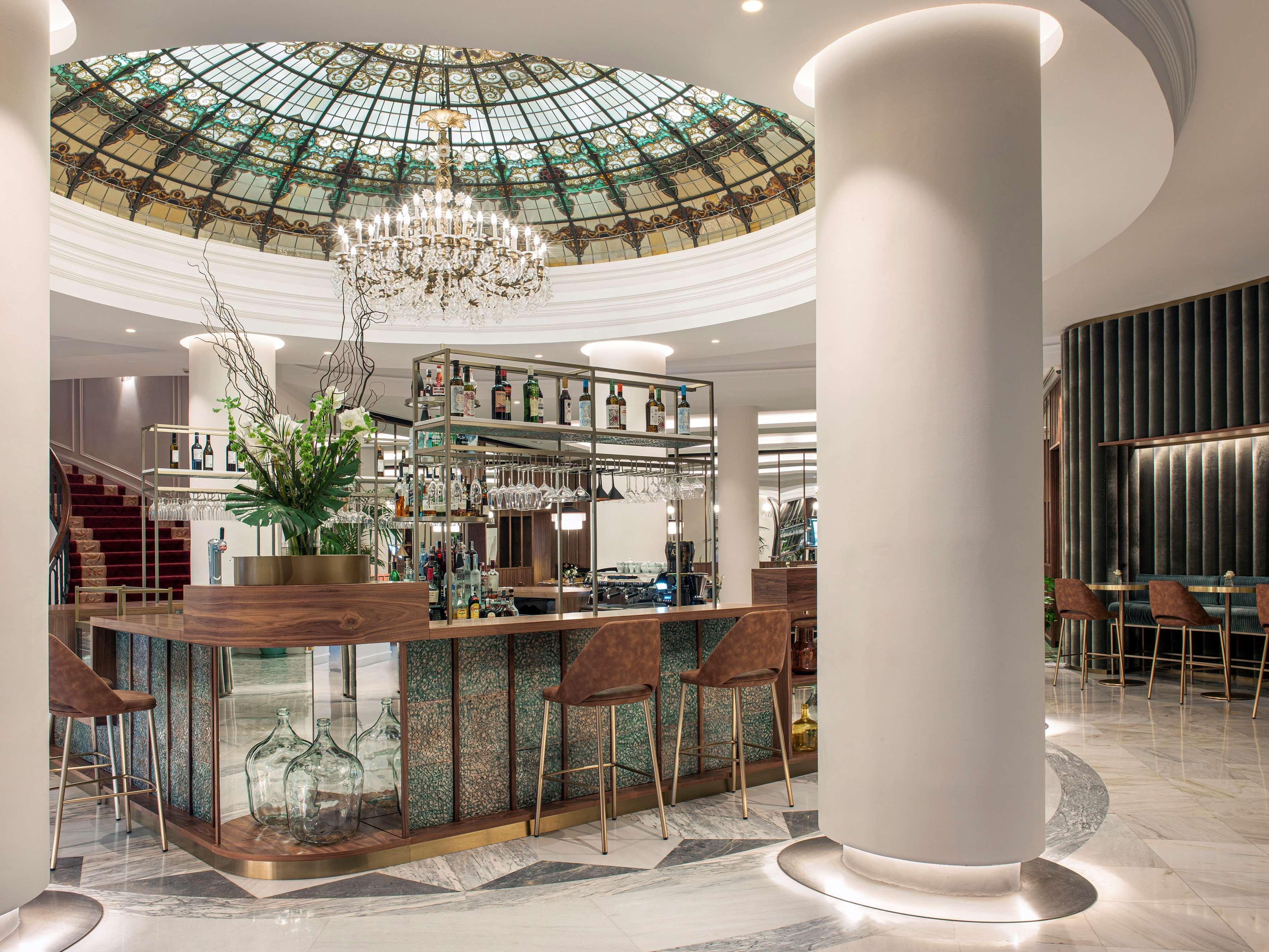 Hotel Colón Gran Meliá - The Leading Hotels of the World Siviglia Esterno foto The bar at the hotel